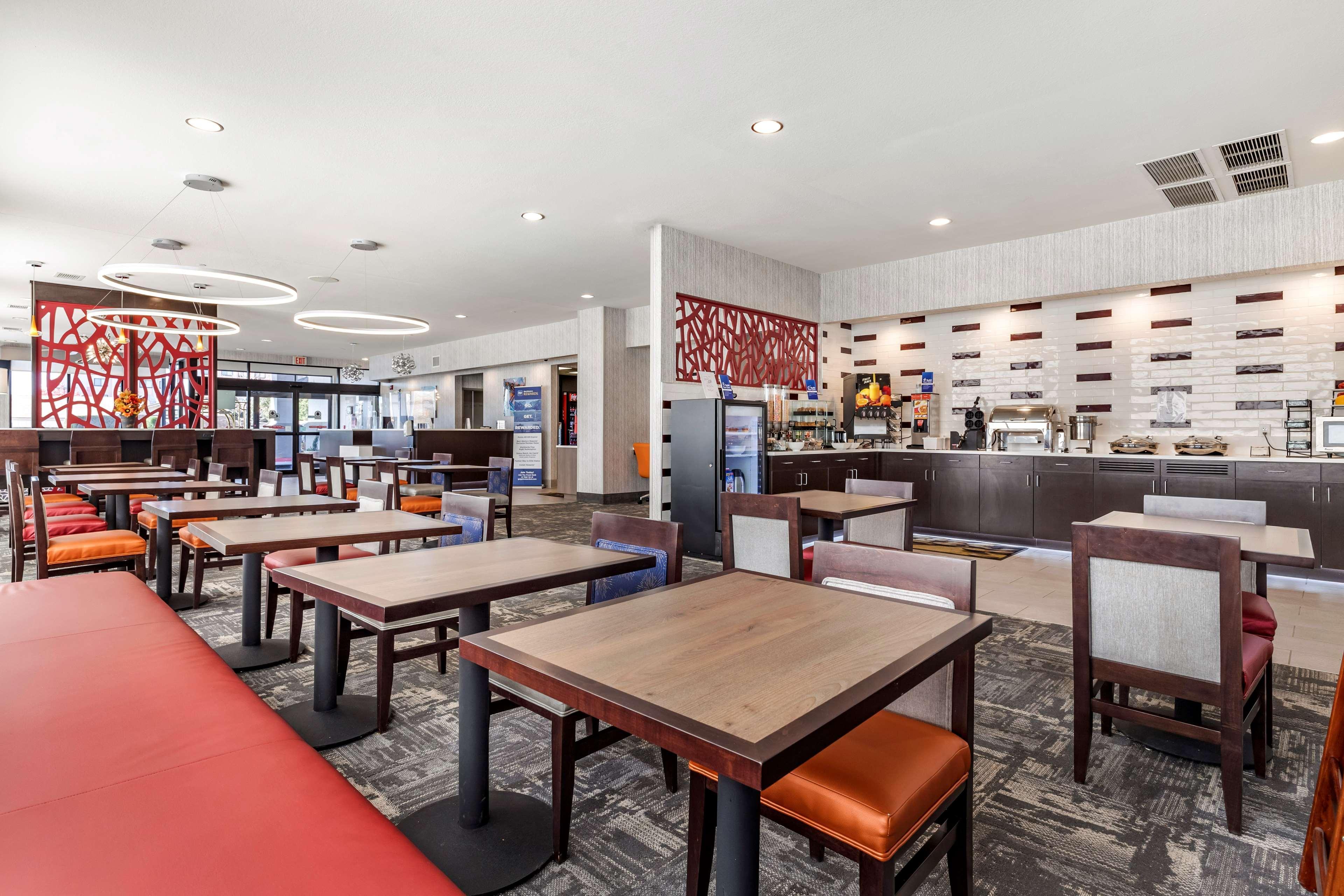 Best Western Plus Castlerock Inn & Suites Bentonville Ngoại thất bức ảnh